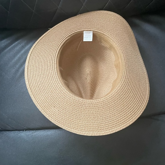 Wheat colored fedora, with chocolate brown accents.never worn. - Picture 3 of 3